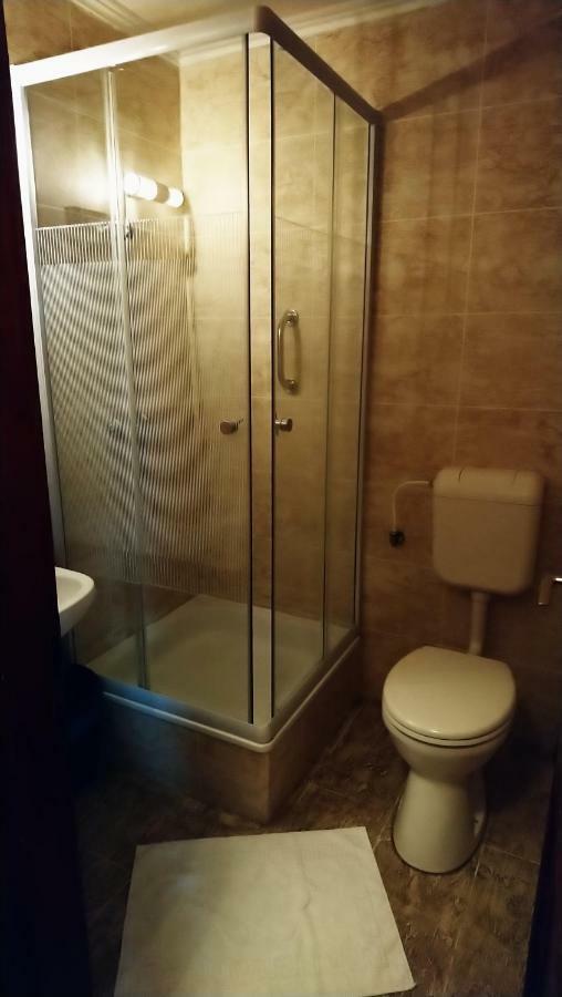 Tavi Panzio Es Etterem Bed and Breakfast Veresegyház Exterior foto
