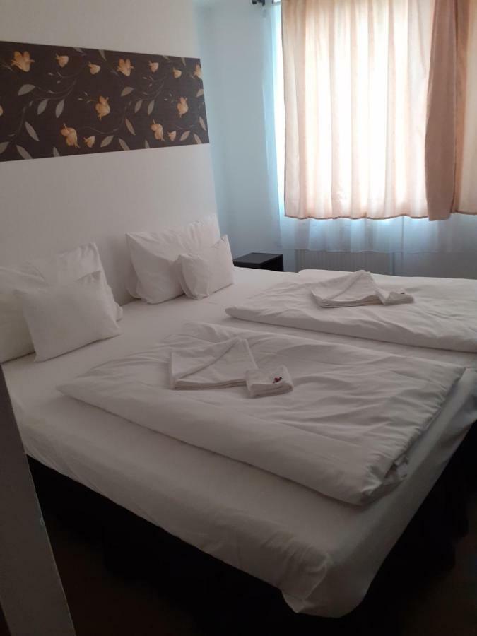 Tavi Panzio Es Etterem Bed and Breakfast Veresegyház Exterior foto